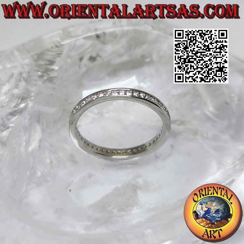 Anillo de plata con banda "Eternity" tachonada de circonitas blancas (2 mm)