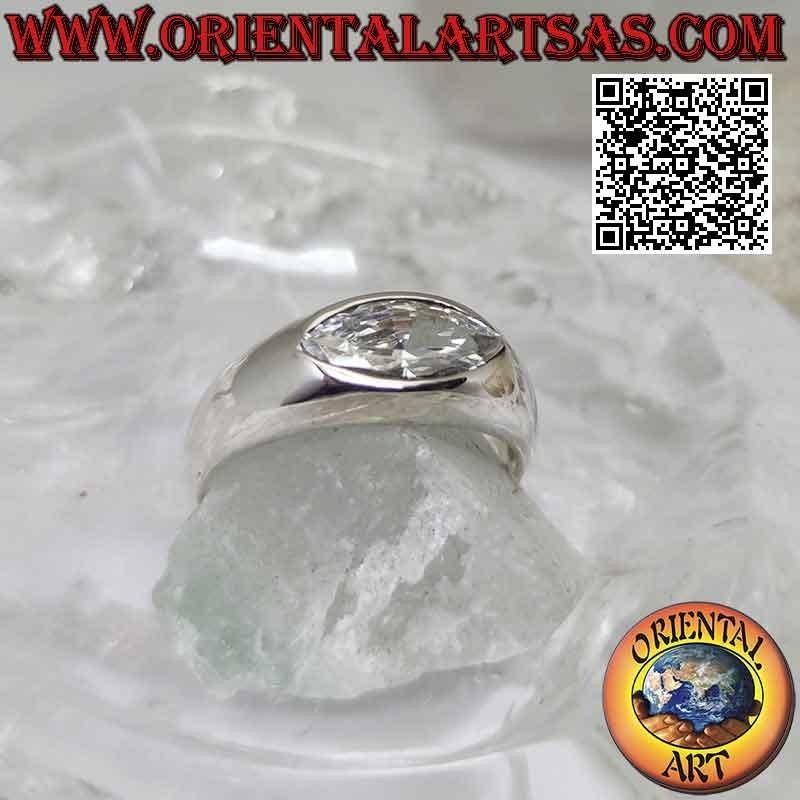 Anillo de plata con banda de crecimiento liso con zircón blanco central con lanzadera horizontal