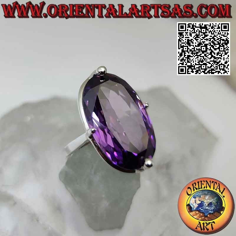 Anillo de plata con gran circonita amatista engastada ovalada en engaste sencillo