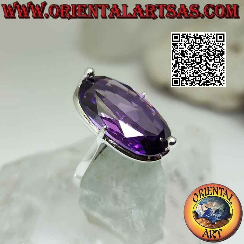 Anello in argento con grande zircone ametista incastonato ovale su montatura semplice