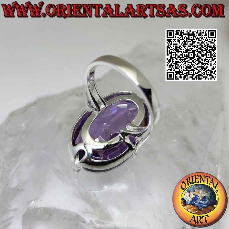 Anillo de plata con gran circonita amatista engastada ovalada en engaste sencillo