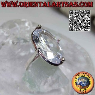 Silberring mit großem weißem Zirkon in ovaler Fassung in schlichter Fassung