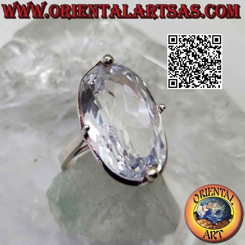 Anello in argento con grande zircone bianco incastonato ovale su montatura semplice