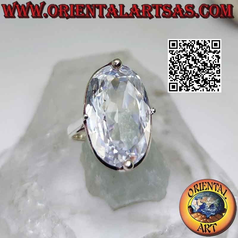 Anello in argento con grande zircone bianco incastonato ovale su montatura semplice