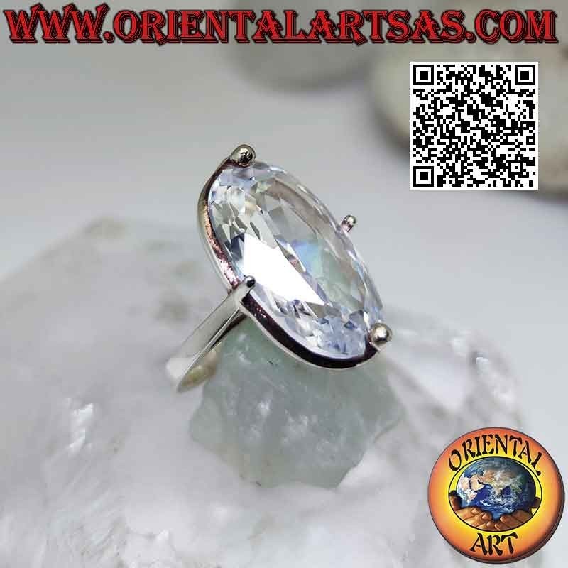 Anillo de plata con gran circonita blanca engastada ovalada en engaste sencillo