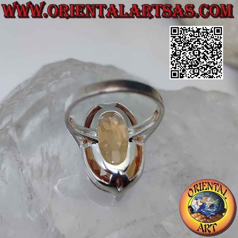 Bague en argent avec gros zircon champagne serti ovale sur une monture simple