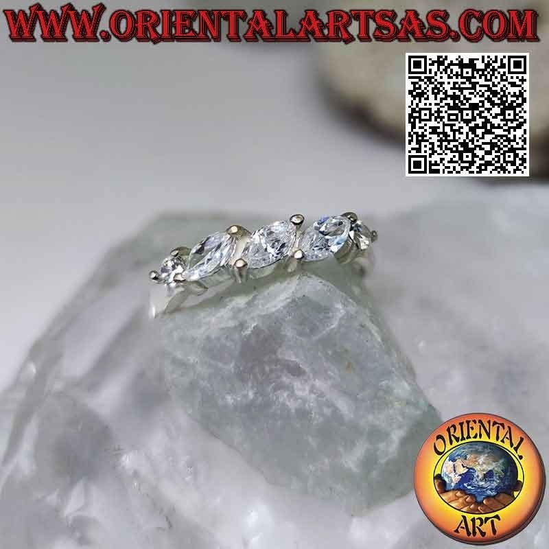 Anello in argento tris di zirconi bianchi a navetta incastonati in obliquo tra due zirconi tondi