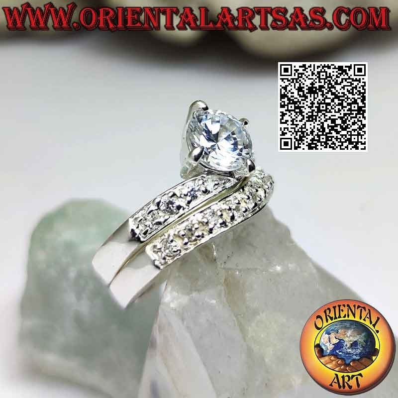 Anello in argento, coppia di verette tempestate per metà di zirconi bianchi incastonati con tondo centrale