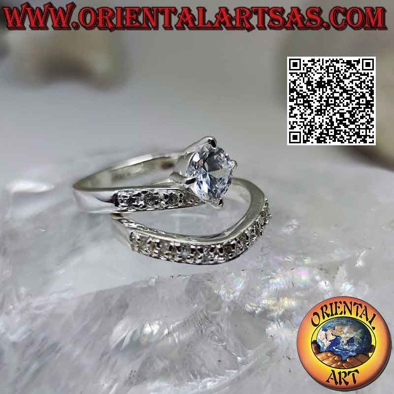 Anillo de plata, pareja de anillos medio tachonados con circonitas blancas engastadas con una ronda central