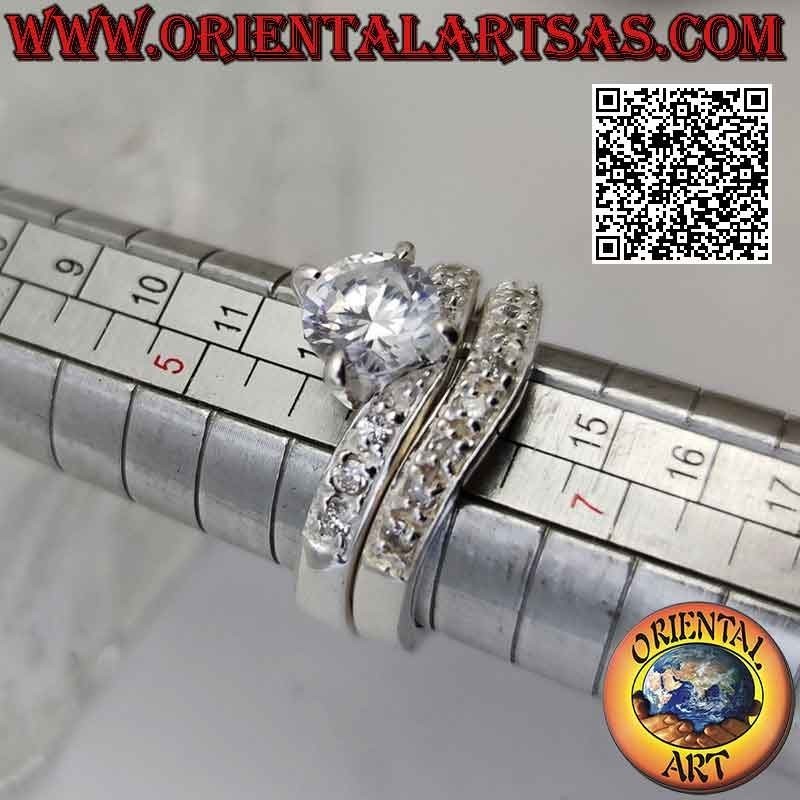 Anillo de plata, pareja de anillos medio tachonados con circonitas blancas engastadas con una ronda central