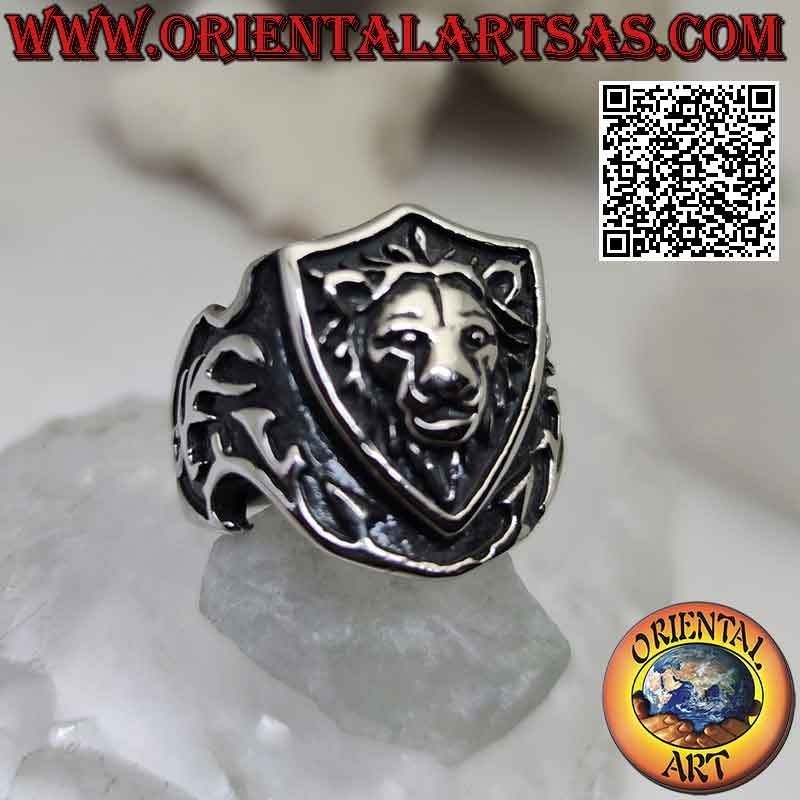 Anello in acciaio chirurgico (316L), stemma con leone a bassorilievo e spada sui lati