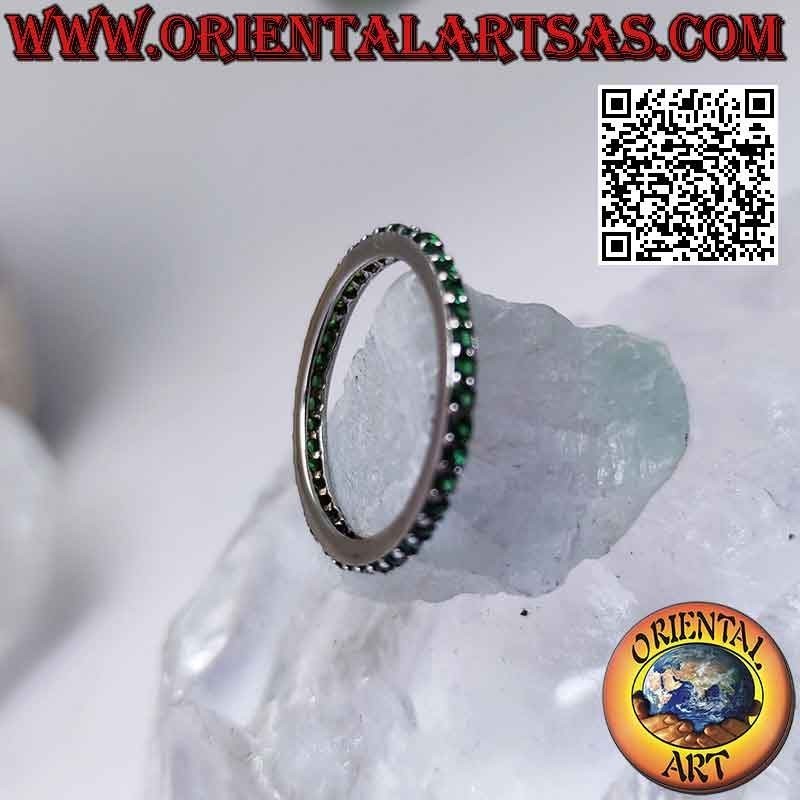 Anillo de plata con banda "Eternity" tachonada de circonitas verdes (2 mm)