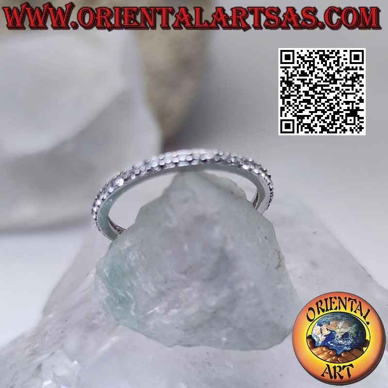 Bague en argent avec bande "Eternity" sertie de zircons blancs (2 mm)