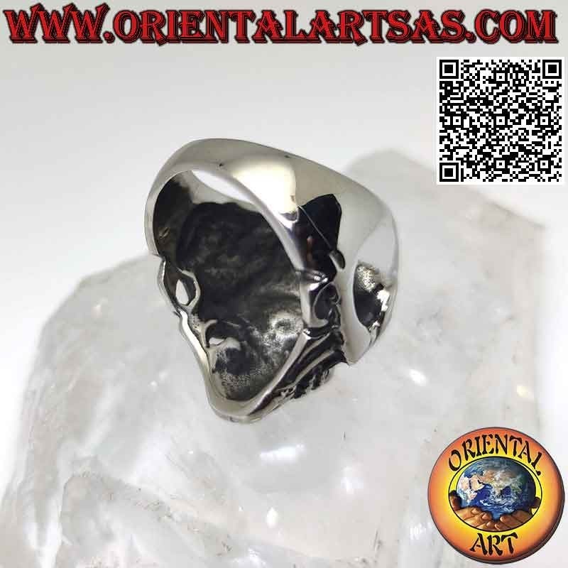 Anillo de acero quirúrgico (316L), calavera lisa con decoración y 13 grabados en una cara