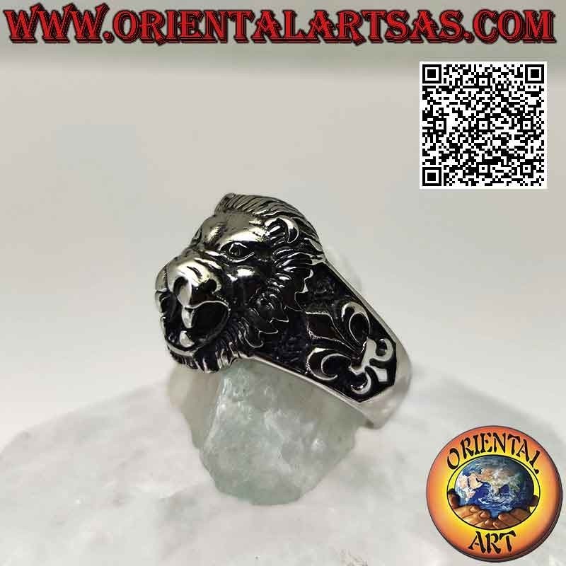 Anillo de acero quirúrgico (316L), cabeza de león y lirio en bajorrelieve en los laterales