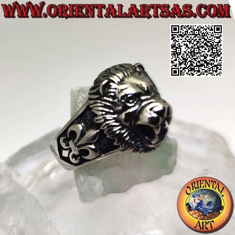 Anello in acciaio chirurgico (316L), testa di leone e giglio a bassorilievo sui lati