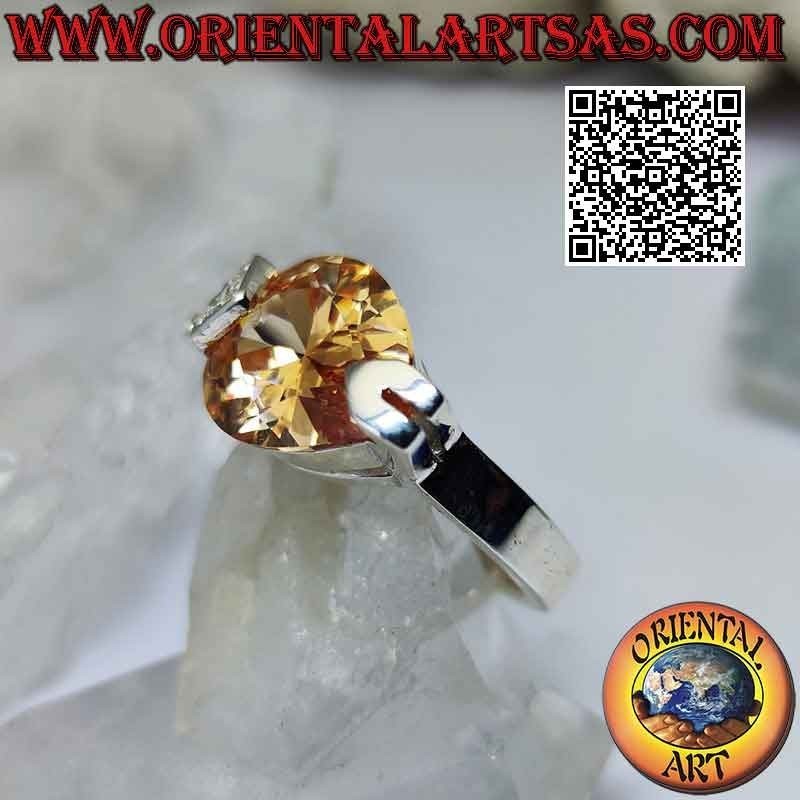 Anello in argento rodiato con zircone a goccia champagne sfaccettato con zirconi bianchi su un gancio