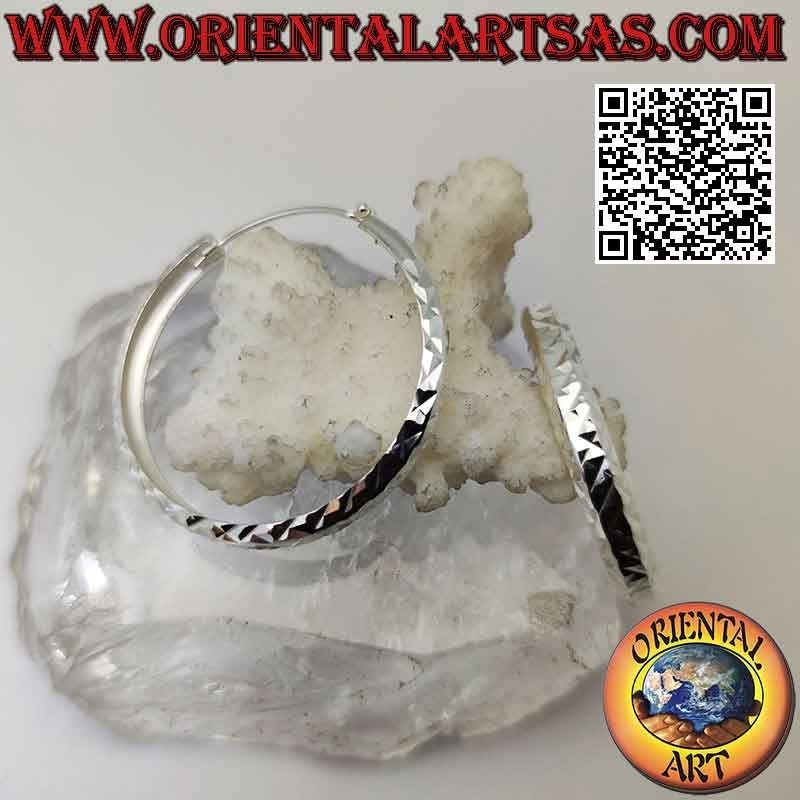 Pendientes de plata con círculo tragus de diamantes de 40 mm de ancho.