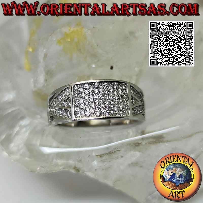 Anello in argento a fascia crescente con rettangolo tempestato di zirconi bianchi e motivo triangolare