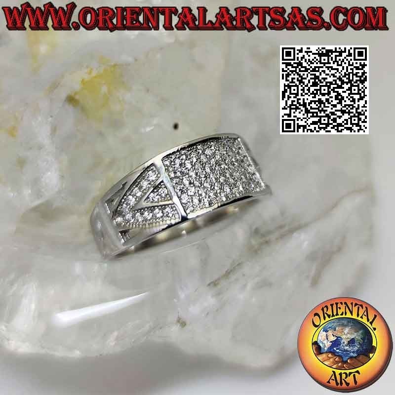 Anello in argento a fascia crescente con rettangolo tempestato di zirconi bianchi e motivo triangolare