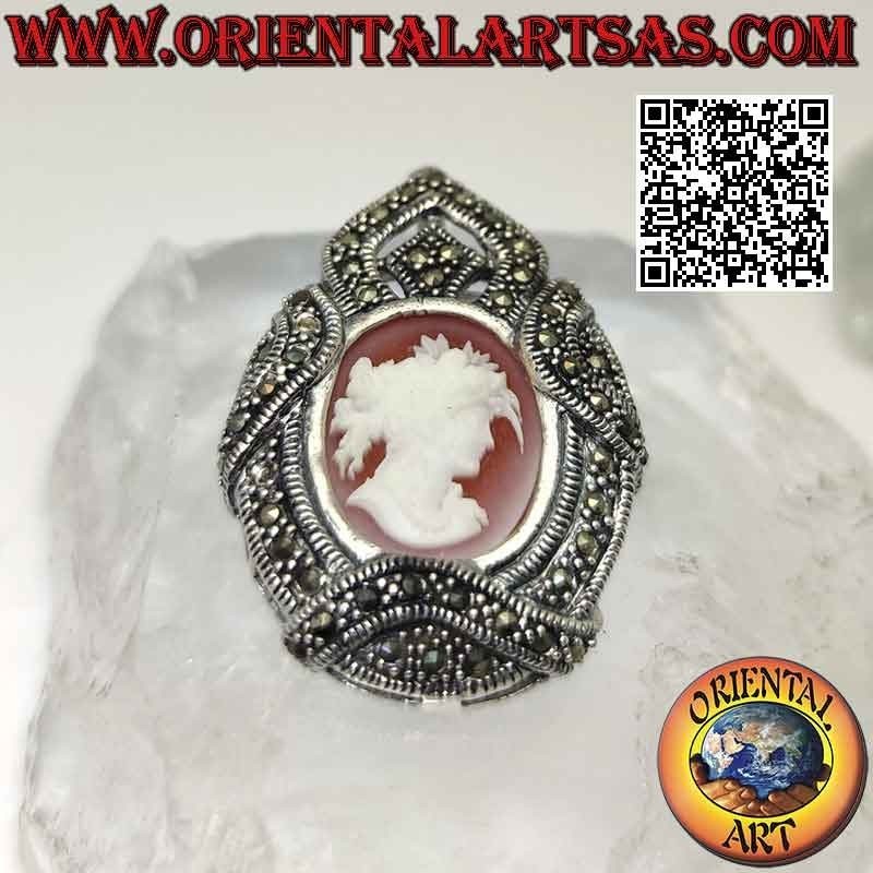 Spilla ciondolo in argento con cammeo della donna seducente e cornice tempestata di marcassite