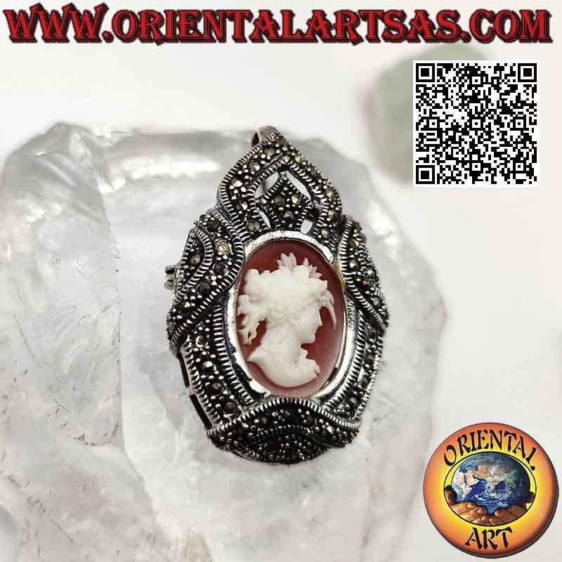 Broche pendentif en argent avec camée de femme séduisante et cadre serti de marcassite