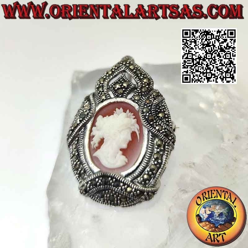 Spilla ciondolo in argento con cammeo della donna seducente e cornice tempestata di marcassite