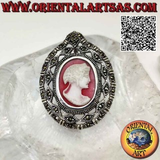 Colgante de plata con camafeo ovalado de la matrona y marco perforado tachonado de marcasita