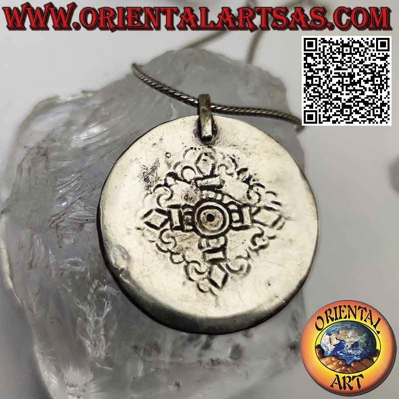 Colgante medallón tibetano con turquesas y corales milenarios, símbolos y decoración en filigrana