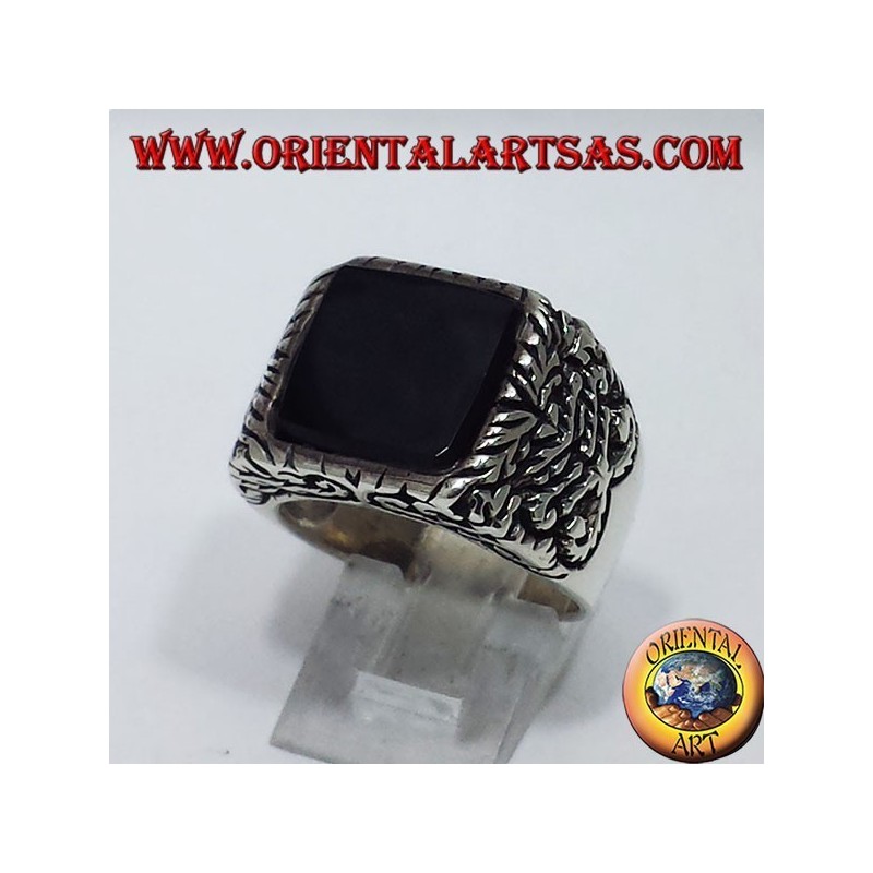 Bague en argent incrusté d'onyx