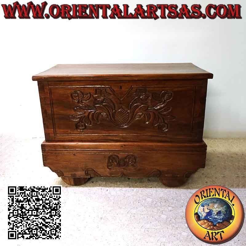 Chest with floral bas-relief decoration and 115 cm teak wood wheels