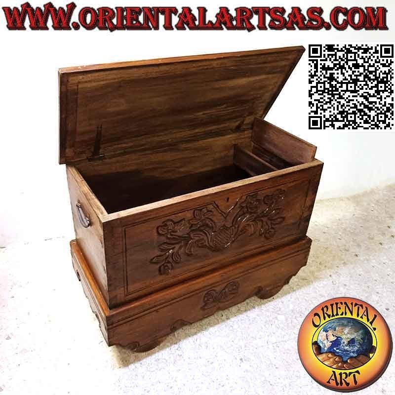 Cómoda con decoración floral en bajorrelieve y ruedas de madera de teca de 115 cm