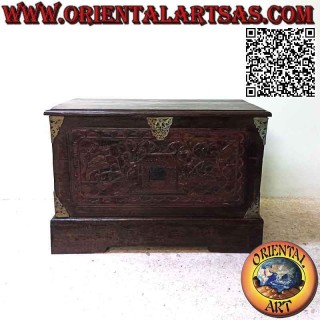 Cassapanca con "casa nella foresta" a bassorilievo e inserti in ottone antico in legno di teak da 100 cm
