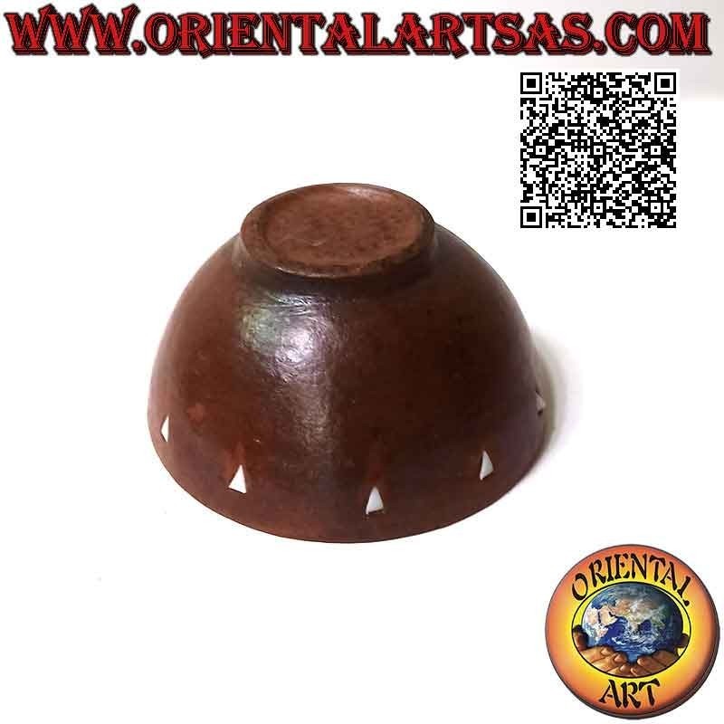 Bol rond traditionnel en terre cuite de Lombok avec triangles blancs, fait main