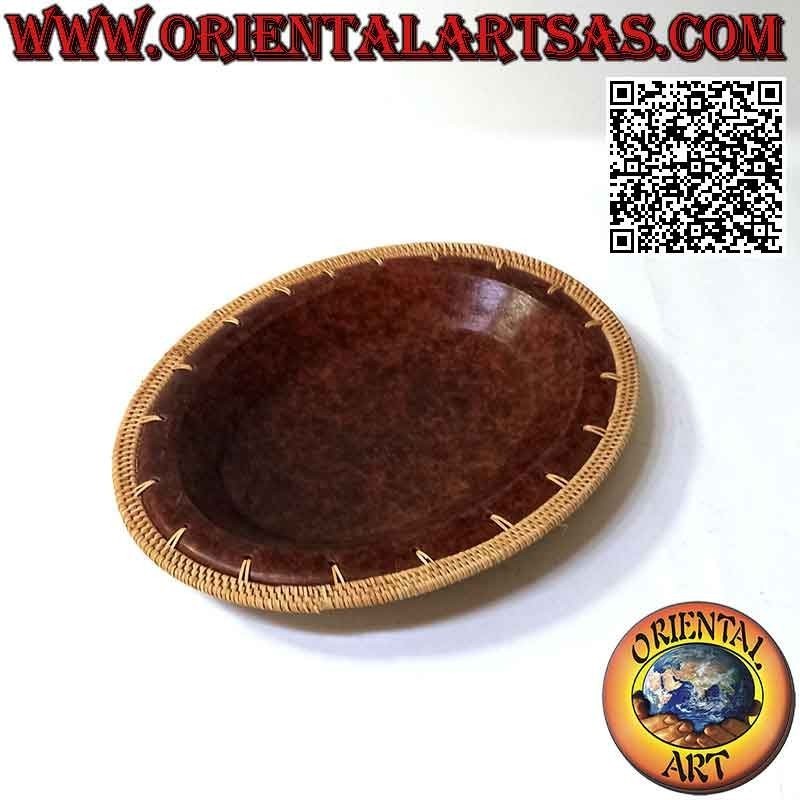 Bandeja vaciabolsillos tradicional Lombok ovalada de terracota con borde de mimbre, hecha a mano