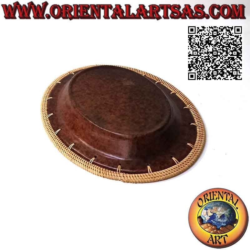 Bandeja vaciabolsillos tradicional Lombok ovalada de terracota con borde de mimbre, hecha a mano