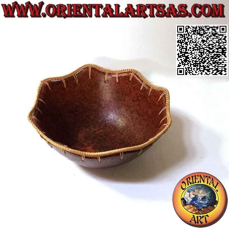 Cuenco de los aborígenes de Lombok en terracota y borde de mimbre ondulado de 28 cm