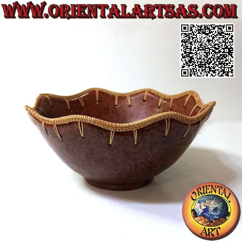 Ciotola degli aborigeni di Lombok in terracotta e bordo ondulato in midollino da 28 cm