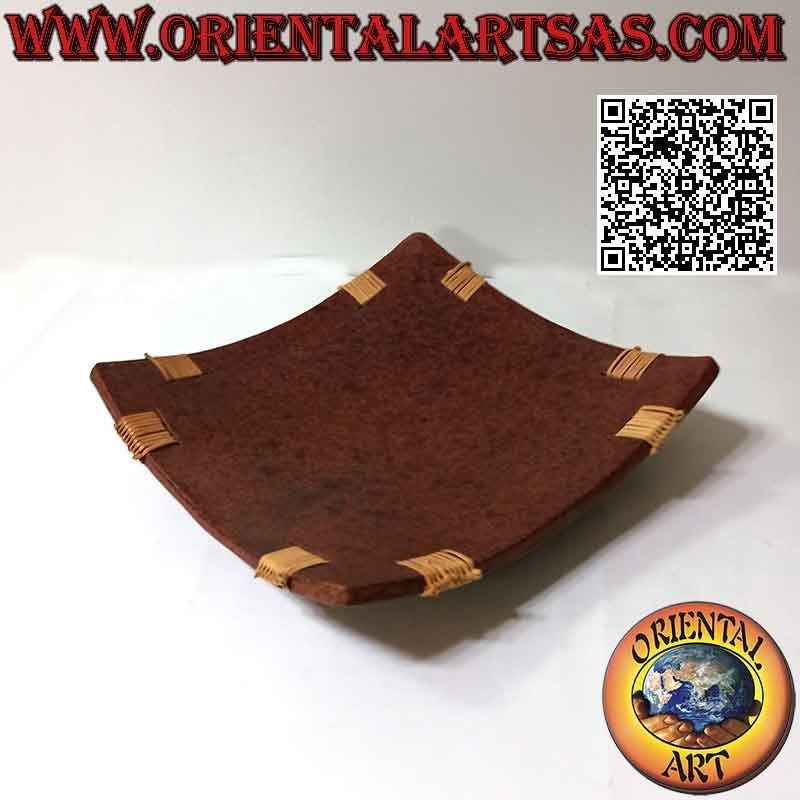 Bandeja valet Lombok cuadrada en terracota y mimbre en las esquinas de 25 cm