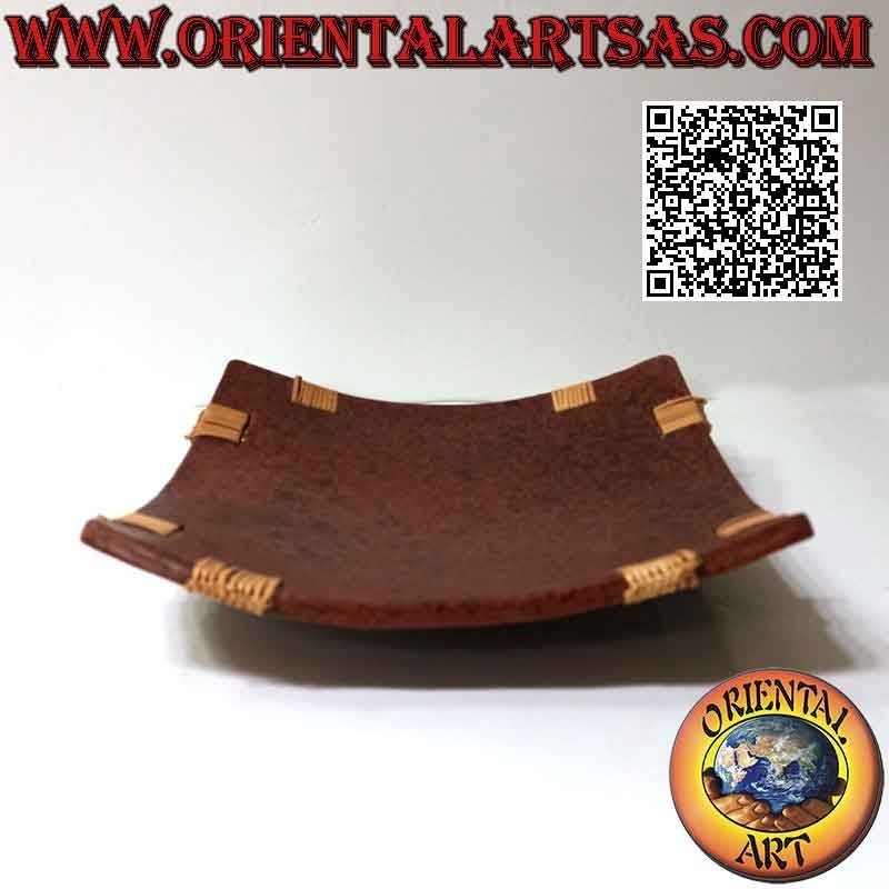Bandeja valet Lombok cuadrada en terracota y mimbre en las esquinas de 25 cm