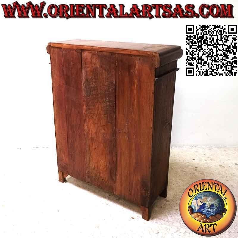 Vitrine antique avec deux étagères et une porte en bois de teck