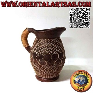 Jarrón Lombok en terracota y mimbre tejido, hecho a mano