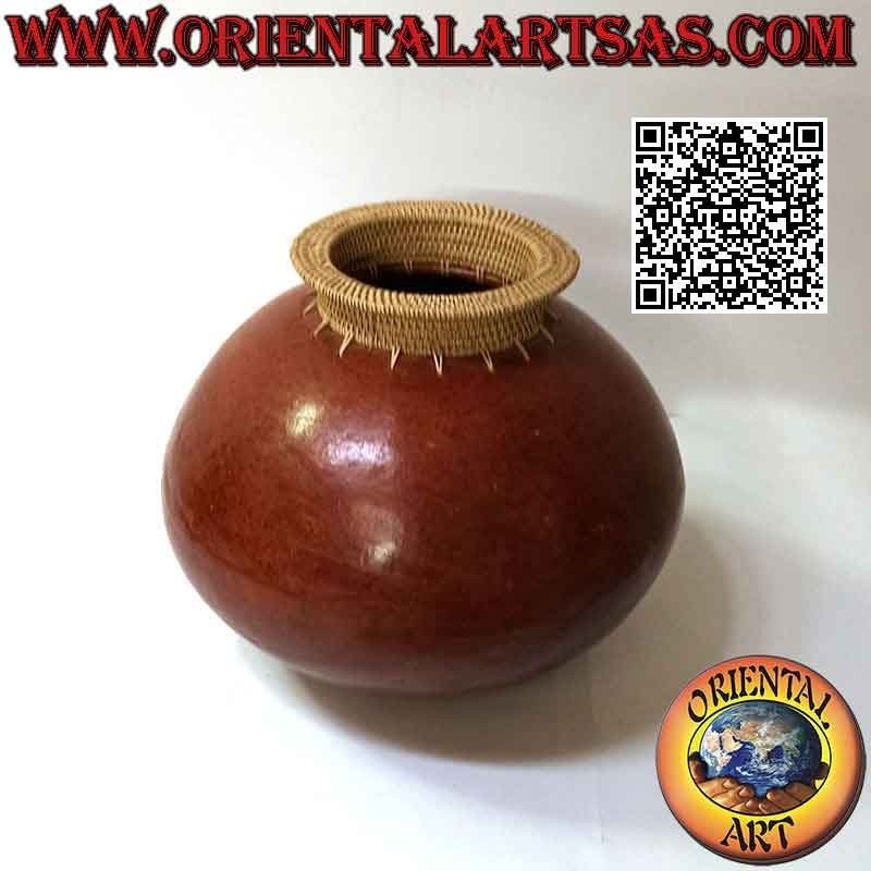 Vase sphérique Lombok en terre cuite à bouche saillante en osier, fait main (25 cm et 30 cm ø)