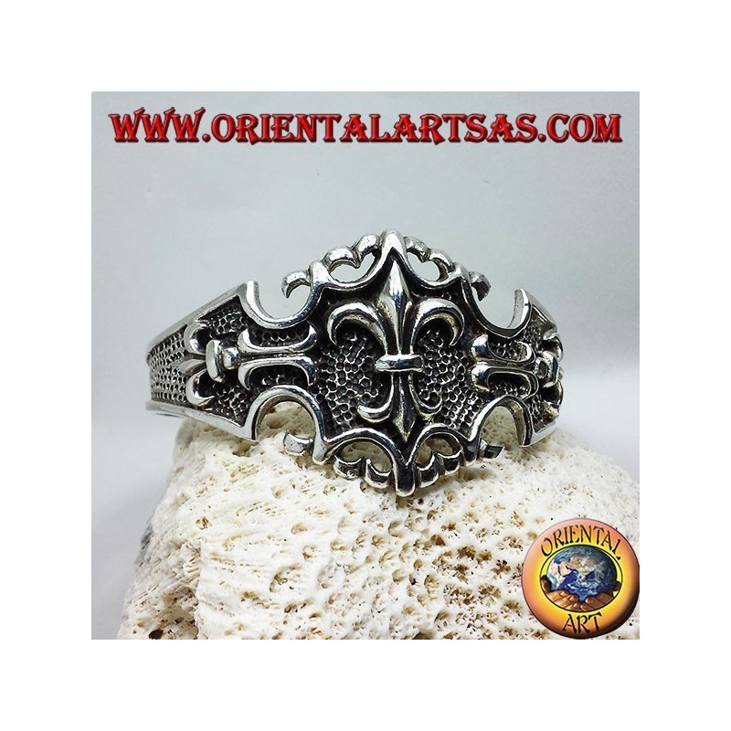 Rigid silver bracelet with lily
