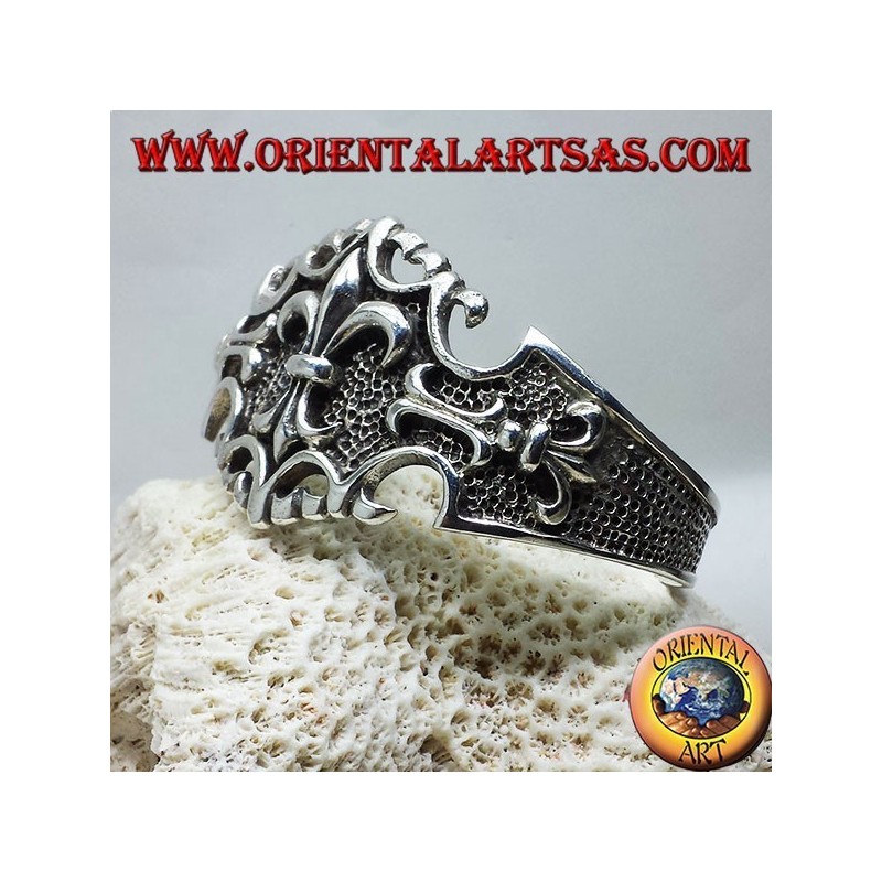 Pulsera de plata rígida con el lirio