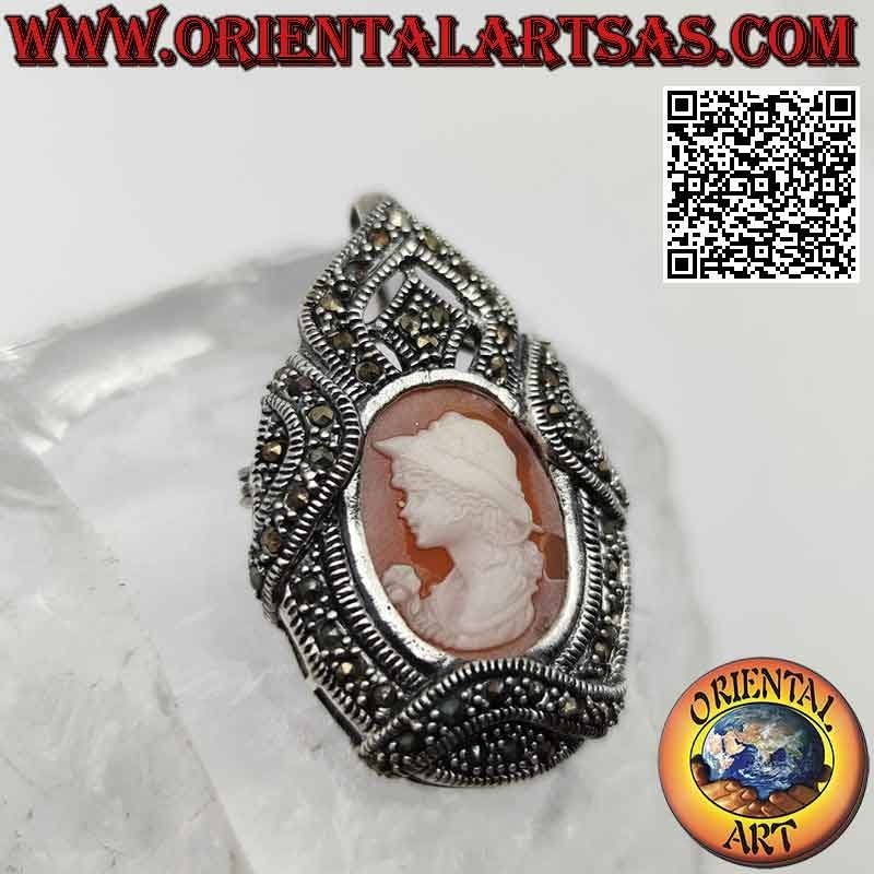 Broche pendentif en argent avec camée d'un enfant avec fleur et cadre serti de marcassite