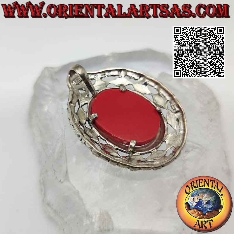 Colgante de plata con camafeo ovalado de la matrona con cala y marco perforado tachonado de marcasita