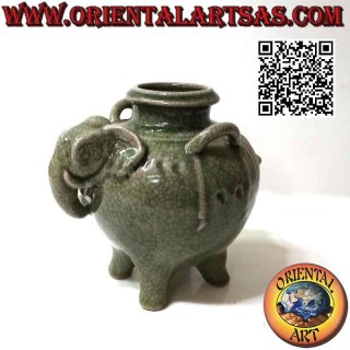 Vase in Form eines Elefanten aus grün glasierter Keramik