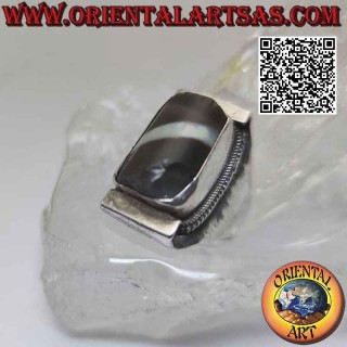 Silver ring with ancient Tibetan Dzi agate from the 1900s on traditional Nepalese setting