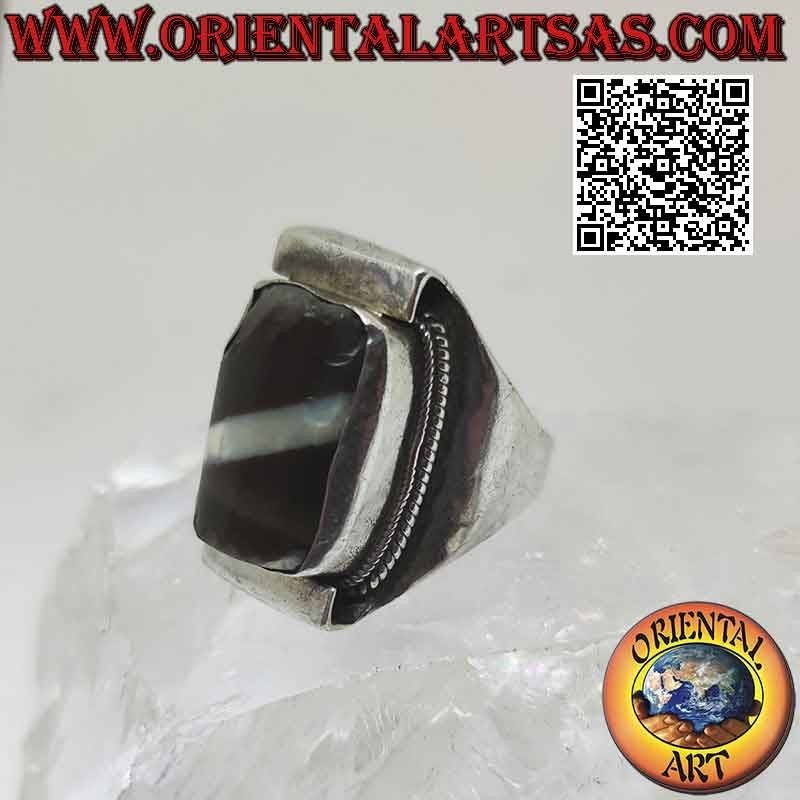 Anello in argento con agata Dzi tibetana antica del 900 su montatura nepalese tradizionale